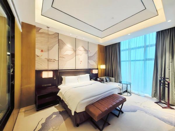 DoubleTree By Hilton Ningbo Beilun : photo 3 de la chambre suite 1 chambre lit king-size - vue sur parc