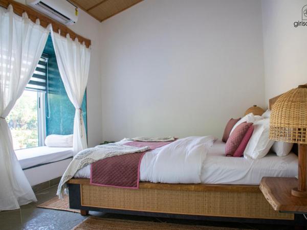 GiriSadan Organic Farm Retreat & Botanical Forest : photo 4 de la chambre chambre double - vue sur jardin