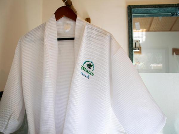 GiriSadan Organic Farm Retreat & Botanical Forest : photo 4 de la chambre chambre double - vue sur piscine