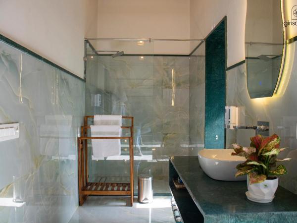 GiriSadan Organic Farm Retreat & Botanical Forest : photo 7 de la chambre chambre double - vue sur jardin