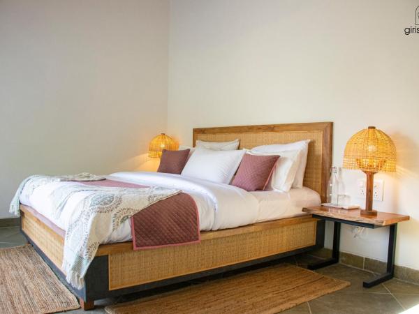 GiriSadan Organic Farm Retreat & Botanical Forest : photo 1 de la chambre chambre double - vue sur jardin