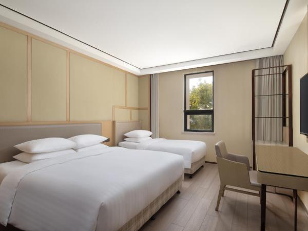 Courtyard by Marriott Shanghai International Tourism and Resorts Zone : photo 1 de la chambre family room with one king or one twin bed