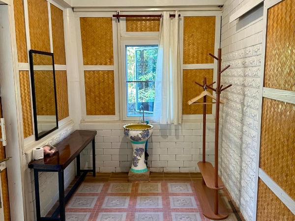 Golden Sword with Boat : photo 5 de la chambre chambre familiale - vue sur jardin