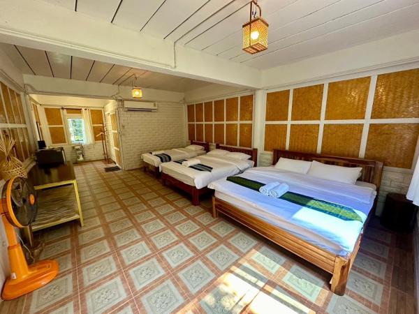 Golden Sword with Boat : photo 7 de la chambre chambre familiale - vue sur jardin