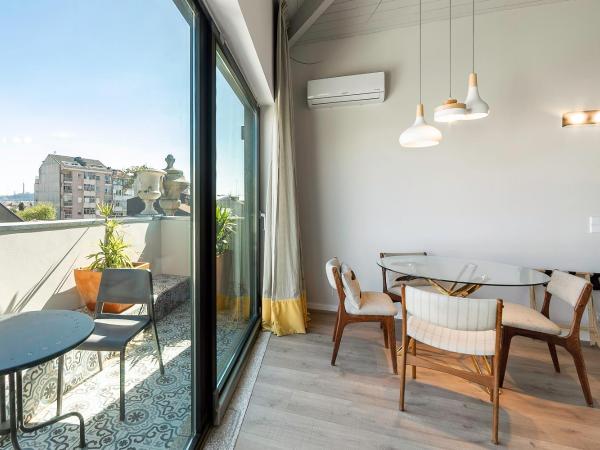 Palácio Fenizia Lux Apartments : photo 7 de la chambre studio avec balcon 