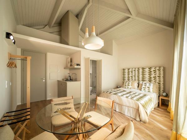 Palácio Fenizia Lux Apartments : photo 1 de la chambre studio avec balcon 