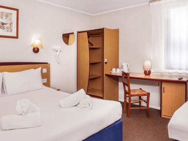 Campanile Manchester : photo 3 de la chambre chambre triple