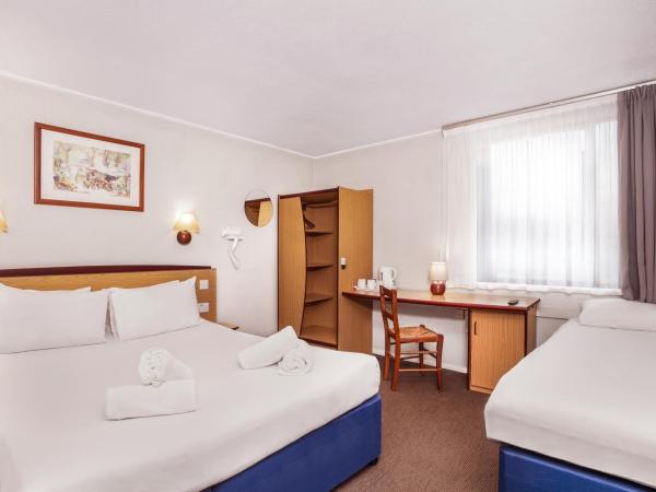 Campanile Manchester : photo 2 de la chambre chambre triple