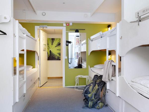 Slottsskogens Hostel : photo 1 de la chambre chambre familiale standard avec salle de bains commune (6 adultes)