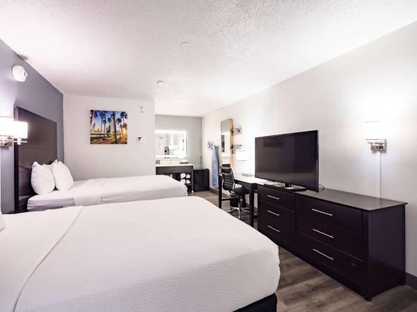 La Quinta Inn by Wyndham Tampa Near Busch Gardens : photo 1 de la chambre suite 2 lits queen-size et 1 lit king-size,non-fumeurs