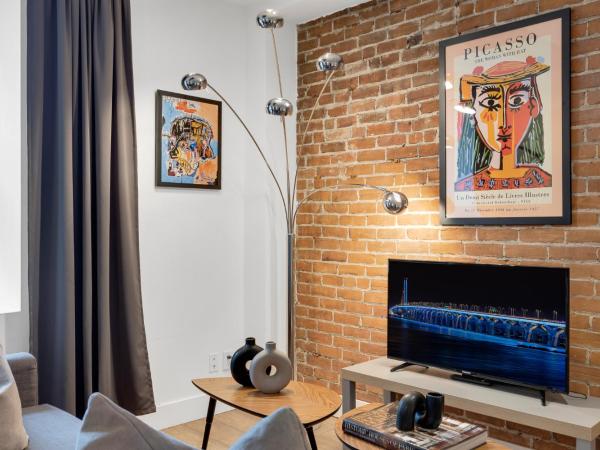 Liv MTL Downtown : photo 4 de la chambre downtown-402 | spacious modern 2br suite montreal