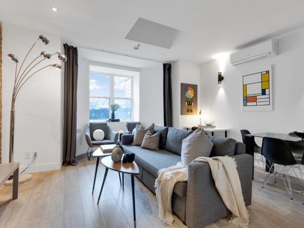 Liv MTL Downtown : photo 2 de la chambre downtown-401 | spacious modern 2br suite montreal