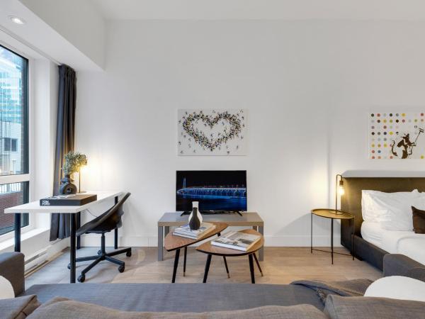 Liv MTL Downtown : photo 4 de la chambre downtown-304 | spacious modern studio suite montreal