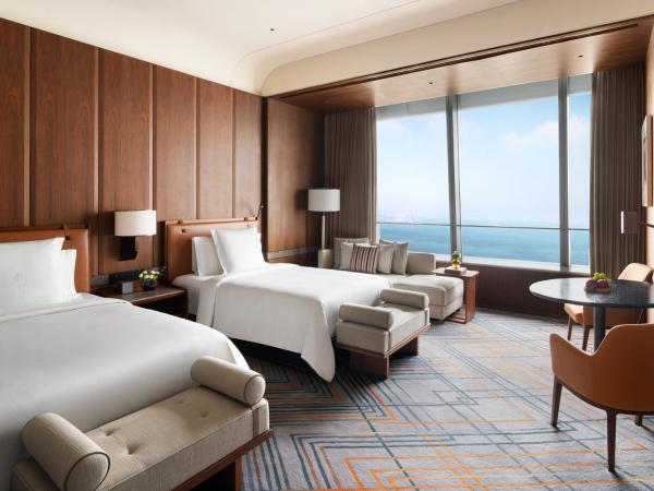 Four Seasons Hotel Dalian : photo 1 de la chambre ocean view club room twin beds