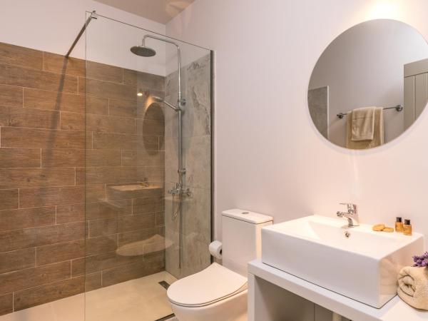 Luna Inn B&B : photo 6 de la chambre chambre double deluxe avec lit d'appoint