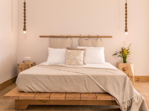 Luna Inn B&B : photo 2 de la chambre chambre double deluxe avec lit d'appoint