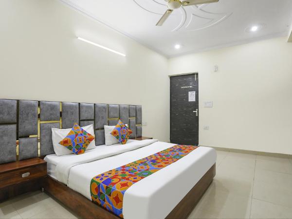 FabExpress ASP Royal Residency Inn : photo 1 de la chambre chambre deluxe