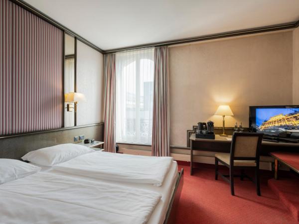 Hotel Monopol Luzern : photo 2 de la chambre chambre familiale