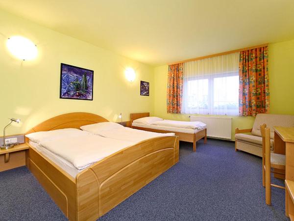 HOTEL RAJSKY : photo 1 de la chambre chambre triple avec salle de bains privative