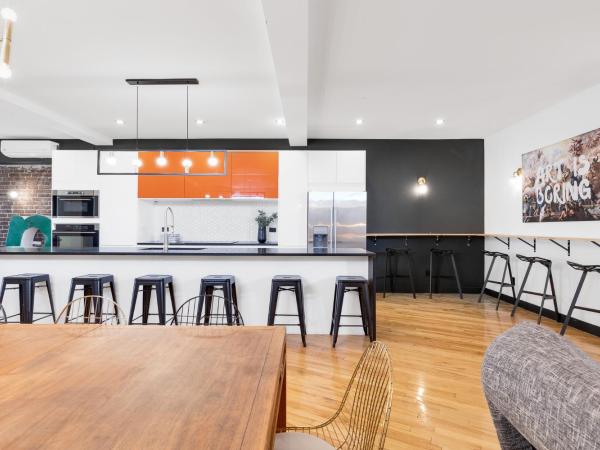 Liv MTL Plaza : photo 8 de la chambre plaza-3 | spacious bachelor loft with poker & foosball near downtown mtl