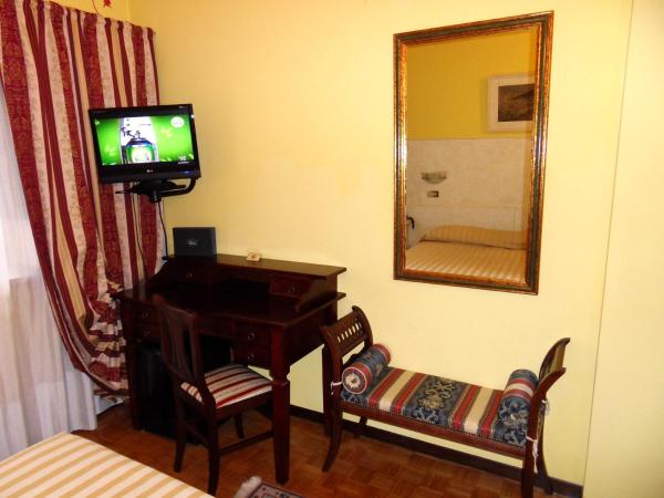 Ai Ronchi Motor Hotel Brescia : photo 4 de la chambre chambre familiale (2 adultes et 2 enfants)