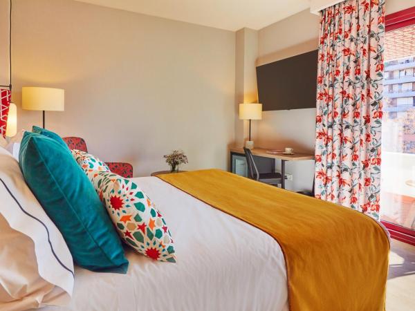 Hesperia Sevilla : photo 1 de la chambre chambre double confort avec terrasse et vue sur la ville