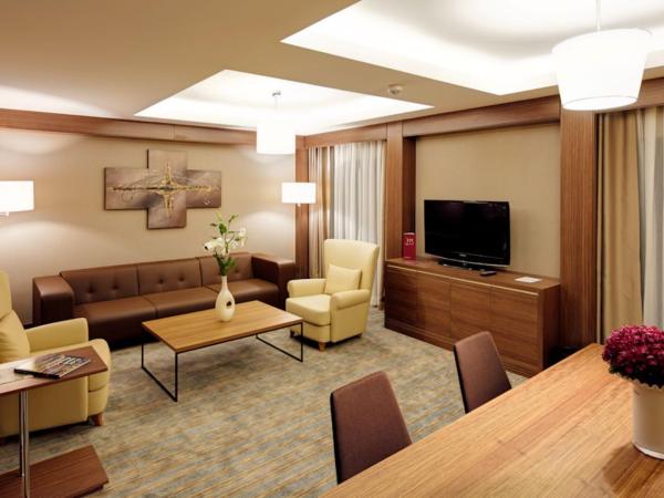 Mercure Istanbul Altunizade : photo 1 de la chambre suite supérieure avec canapé-lit