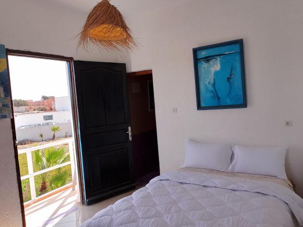 Riad Ocean Beach Douira : photo 1 de la chambre chambre double deluxe - vue latérale sur mer