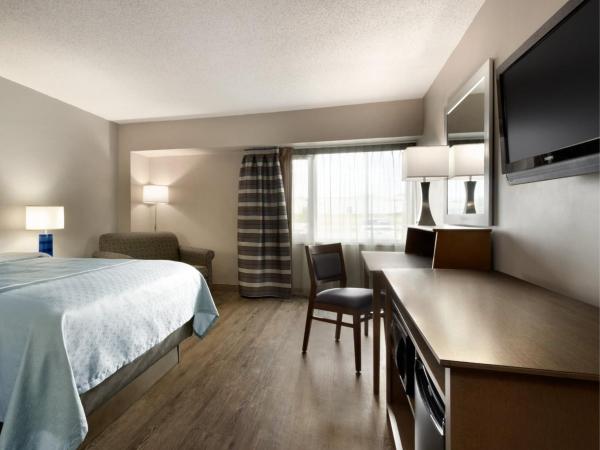 Travelodge Hotel by Wyndham Saskatoon : photo 4 de la chambre queen room accessible - non smoking