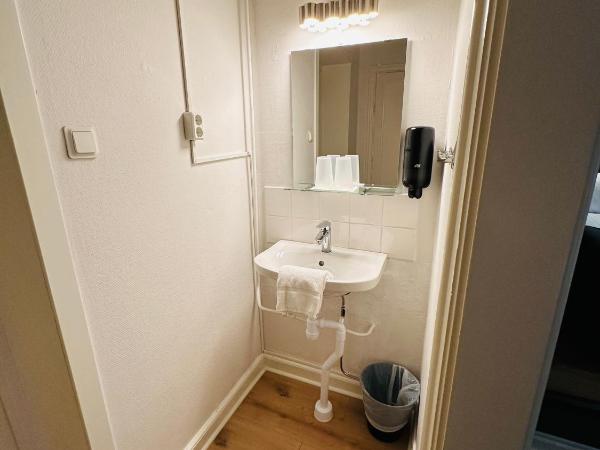 Vattengrändens Vandrarhem & Hotel : photo 5 de la chambre chambre double standard avec salle de bains commune