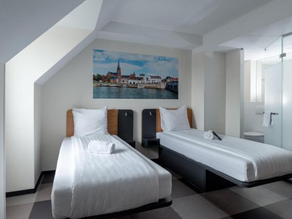 easyHotel Maastricht City Centre : photo 4 de la chambre chambre lits jumeaux standard
