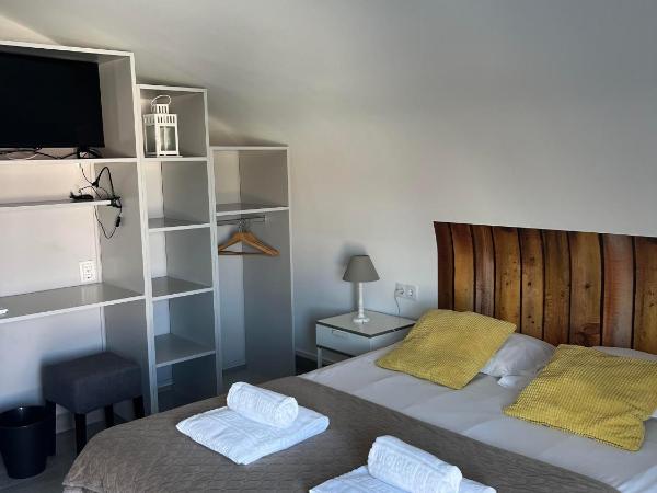 YEY Baleal : photo 3 de la chambre chambre double avec salle de bains privative