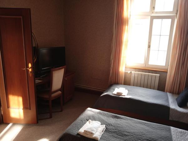 Retro Hotel Villa Ostrava : photo 4 de la chambre chambre familiale avec baignoire