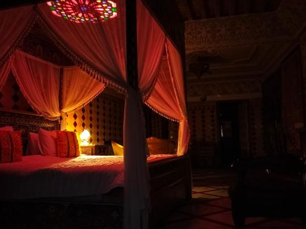 PALAIS LARAICHI Riad la porte bleue suites : photo 2 de la chambre suite supérieure lit king-size