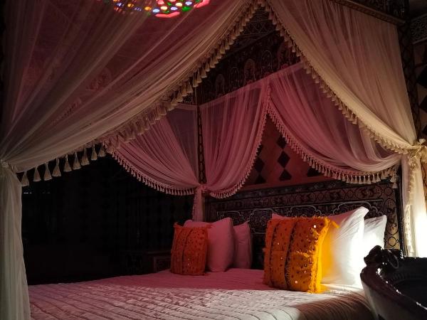 PALAIS LARAICHI Riad la porte bleue suites : photo 4 de la chambre suite supérieure lit king-size