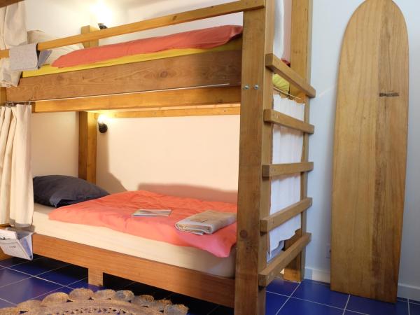 JOYU SURF SHACK : photo 2 de la chambre lit simple dans dortoir de 4 lits