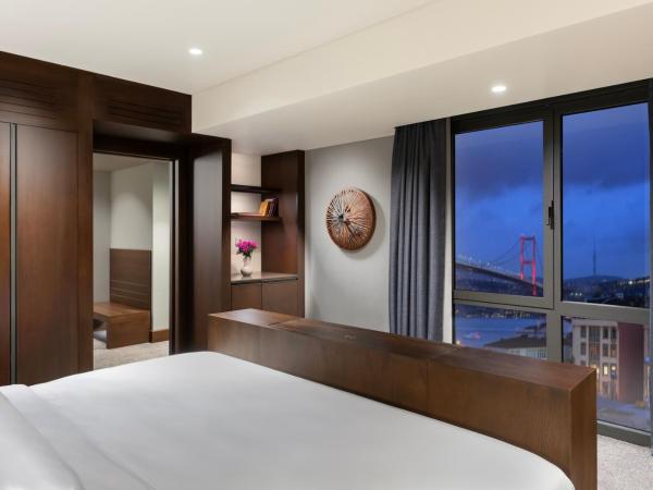 Crowne Plaza Istanbul - Ortakoy Bosphorus, an IHG Hotel : photo 2 de la chambre suite pont