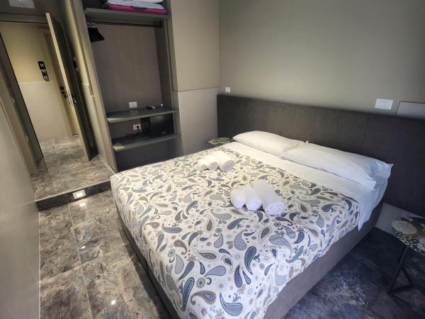 Hotel Bella Capri : photo 7 de la chambre chambre double ou lits jumeaux - vue latérale sur mer