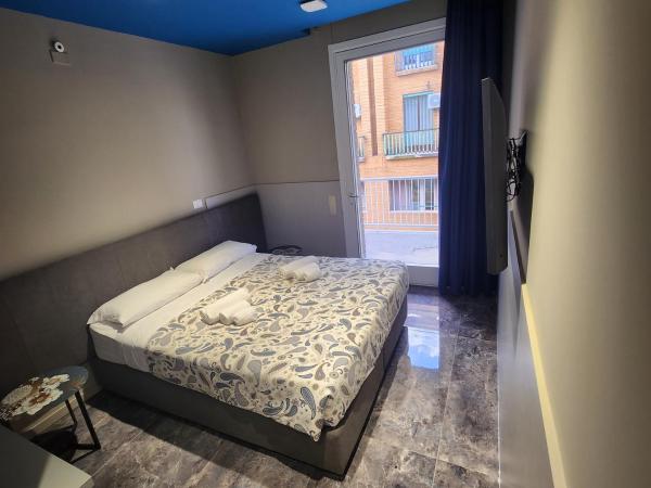 Hotel Bella Capri : photo 9 de la chambre chambre double ou lits jumeaux - vue latérale sur mer
