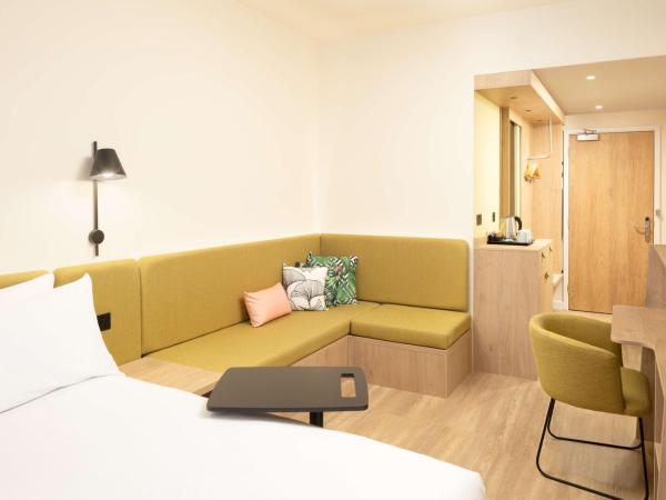 Hampton By Hilton London Old Street : photo 2 de la chambre chambre avec 2 grands lits queen-size 