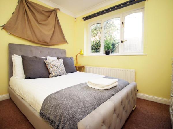 Chartwell Grove (Spacious 7 BR with FREE parking) : photo 7 de la chambre maison de vacances