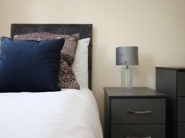 Chartwell Grove (Spacious 7 BR with FREE parking) : photo 9 de la chambre maison de vacances