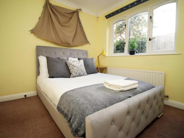 Chartwell Grove (Spacious 7 BR with FREE parking) : photo 3 de la chambre maison de vacances