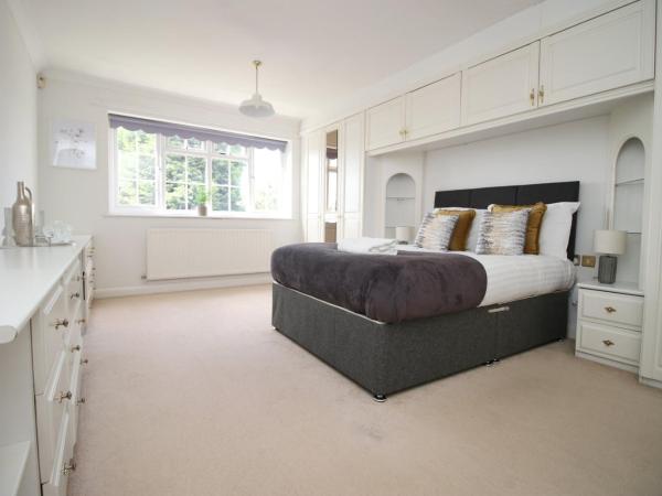 Chartwell Grove (Spacious 7 BR with FREE parking) : photo 6 de la chambre maison de vacances