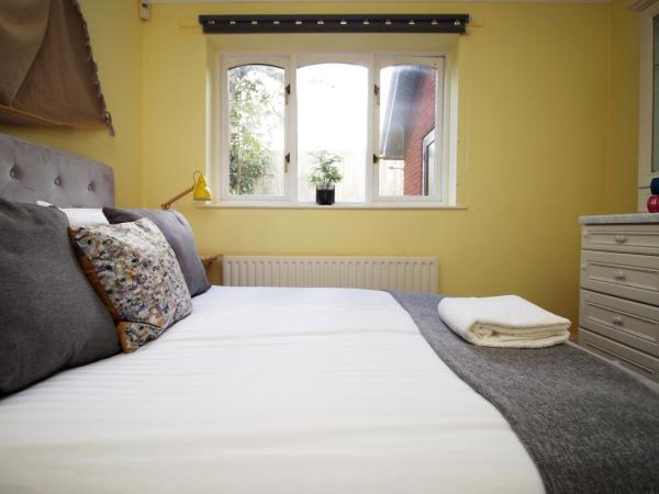 Chartwell Grove (Spacious 7 BR with FREE parking) : photo 8 de la chambre maison de vacances