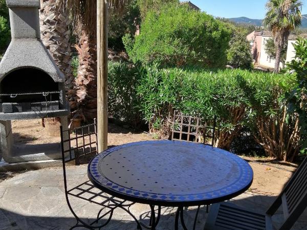 Résidence Monte d'Oro : photo 6 de la chambre studio avec vue sur jardin