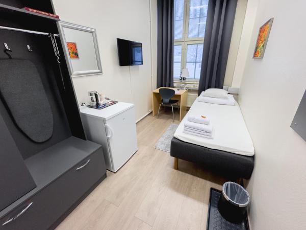 Hostel Hermanni : photo 1 de la chambre chambre simple avec salle de bains commune