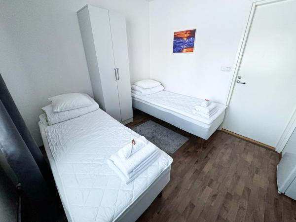 Hostelli Matkustajakoti : photo 2 de la chambre chambre lits jumeaux avec salle de bains commune