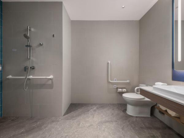 Holiday Inn Express Shenzhen Futian Center, an IHG Hotel : photo 2 de la chambre chambre lit king-size standard - accessible aux personnes à mobilité réduite