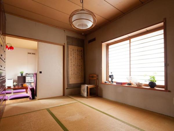 川と森の静かな街に朝陽の見える部屋 無料駐車場 : photo 5 de la chambre chambre quadruple avec salle de bains commune